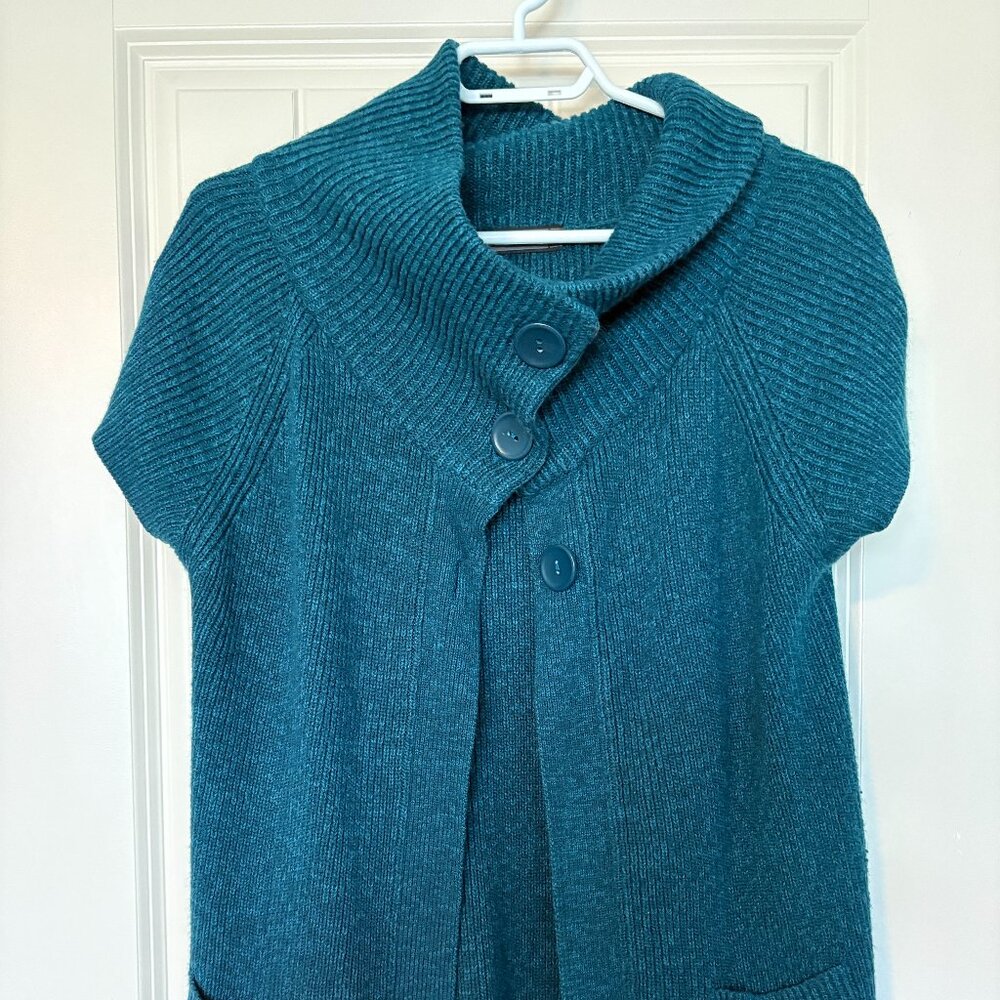 Knitted Sleevless Sweater with buttons.  Size large